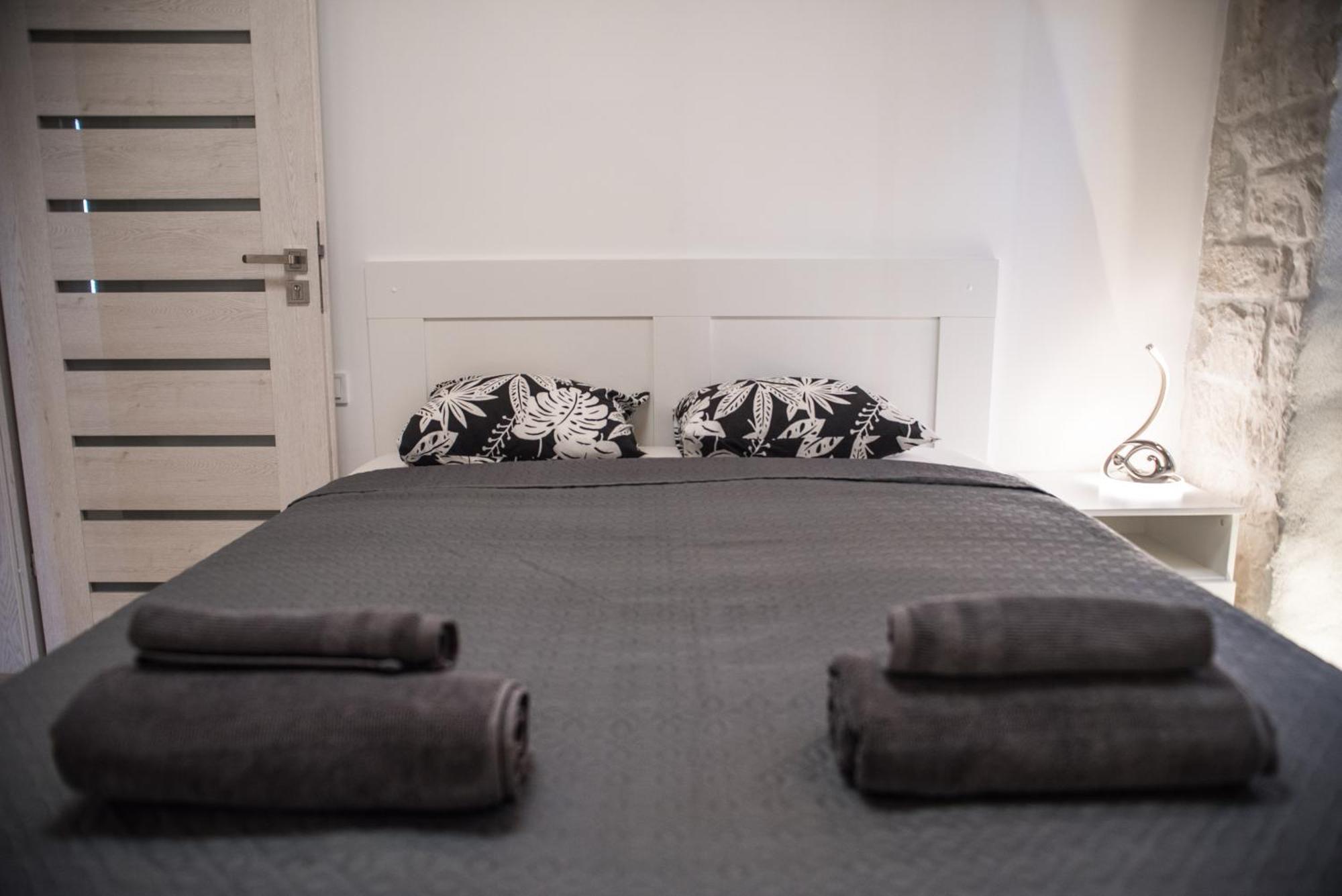 Limestone Heritage House Trogir Chambre photo